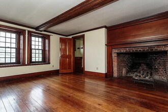 350 Riverside Ave, Unit 1 in Medford, MA - Building Photo - Building Photo