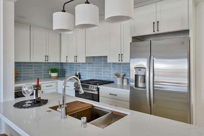 424 Stanford Ave in Roseville, CA - Building Photo - Building Photo