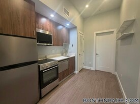 517 Main St, Unit 301 in Worcester, MA - Building Photo