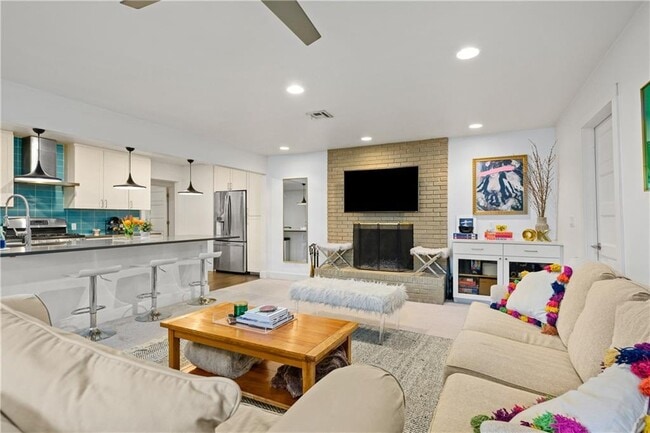 5004 Westfield Dr