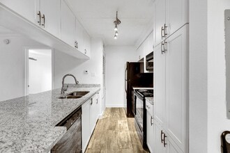 5304 W Kennedy Blvd in Tampa, FL - Building Photo - Building Photo