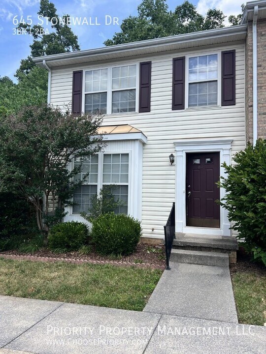 645 Stonewall Dr in Harrisonburg, VA - Building Photo