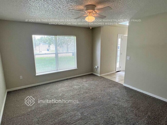 1921 Thorngate Ln in Mascotte, FL - Building Photo - Building Photo