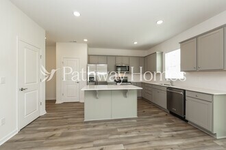 3917 Natchez Trace Pkwy in Columbia, TN - Building Photo - Building Photo