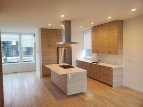 55 SW Wall St in Bend, OR - Foto de edificio - Building Photo