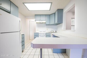 122 4th Ave N, Unit B in Jacksonville Beach, FL - Building Photo - Building Photo