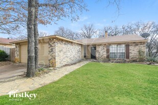 3724 Mulberry Ln in Bedford, TX - Building Photo