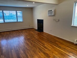 1 Mohegan Ave in Port Washington, NY - Building Photo - Building Photo