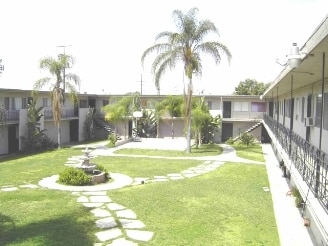 Alhambra Gardens in Alhambra, CA - Foto de edificio - Building Photo