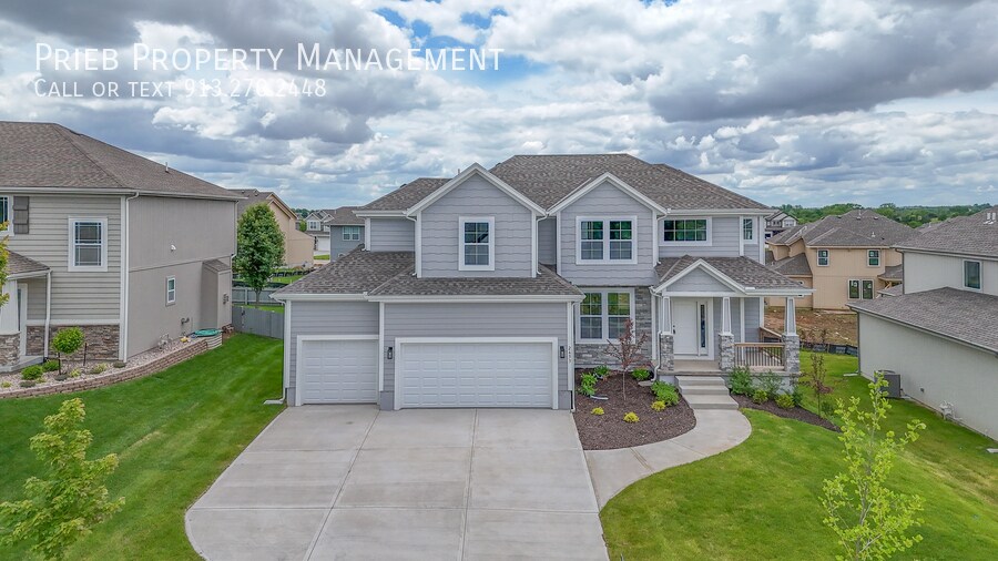 2653 W Dartmouth St in Olathe, KS - Building Photo