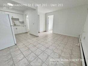 7555 Wyandotte St E in Windsor, ON - Building Photo - Building Photo