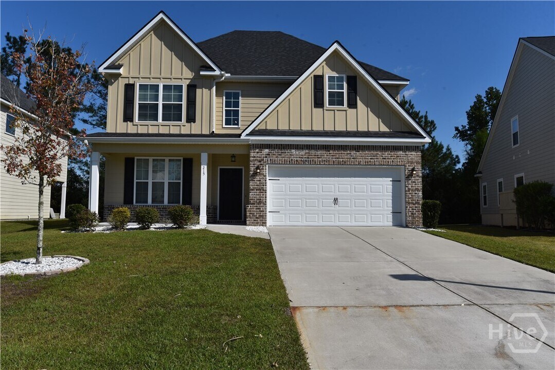 215 Beckley Dr in Richmond Hill, GA - Building Photo