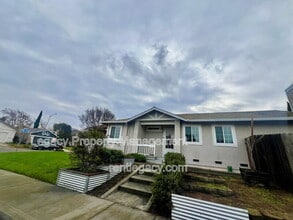 1180 Camellia Ln in Suisun City, CA - Building Photo - Building Photo