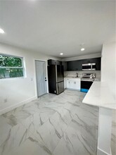 1451 NW 34th St in Miami, FL - Building Photo - Building Photo