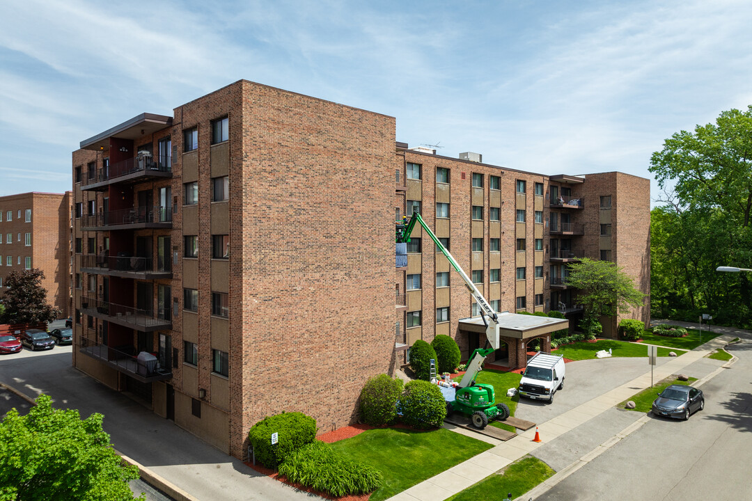 1702 Mill St in Des Plaines, IL - Building Photo