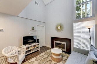 935 La Posada Dr in Austin, TX - Building Photo - Building Photo