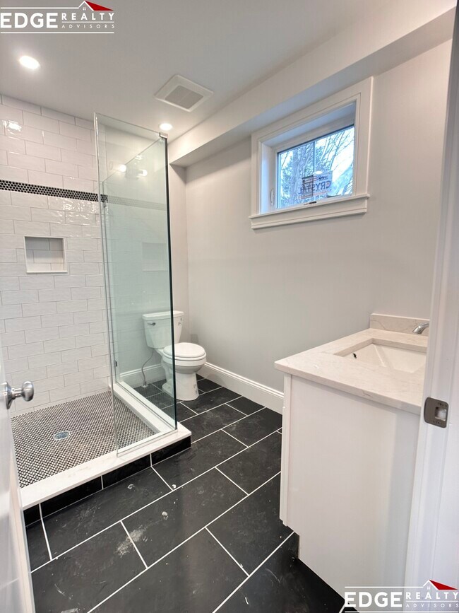 21 Shepard St, Unit 3 in Boston, MA - Foto de edificio - Building Photo