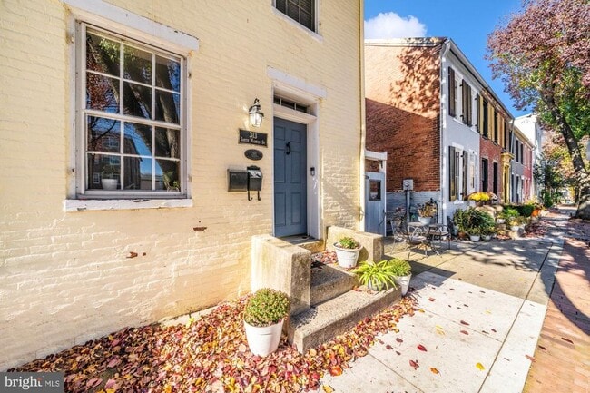 property at 313 N Market St