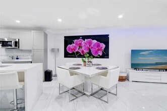 13951 Kendale Lakes Cir in Miami, FL - Building Photo - Building Photo