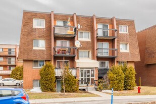 435 Ampère Av in Laval, QC - Building Photo