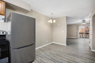 Forest Hill Apartments in Peoria, IL - Building Photo - Building Photo
