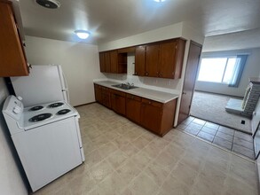 533 E Olympic Ave in Spokane, WA - Foto de edificio - Building Photo