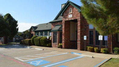 Sycamore Pointe Townhomes in Fort Worth, TX - Foto de edificio - Building Photo