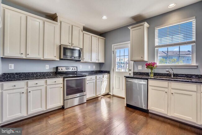 8381 Scotland Loop in Manassas, VA - Building Photo - Building Photo