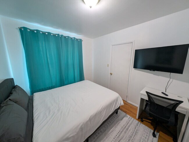 315 E 95th St in New York, NY - Building Photo - Building Photo