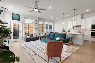 114 Enclave Wy in Richardson, TX - Building Photo - Building Photo