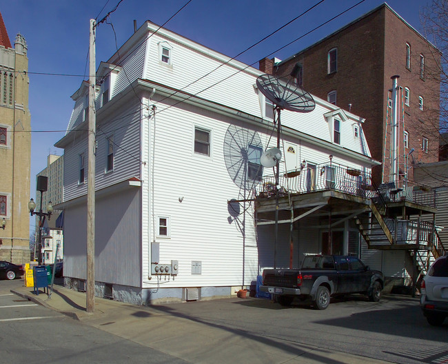 235 Columbia St in Fall River, MA - Building Photo - Building Photo