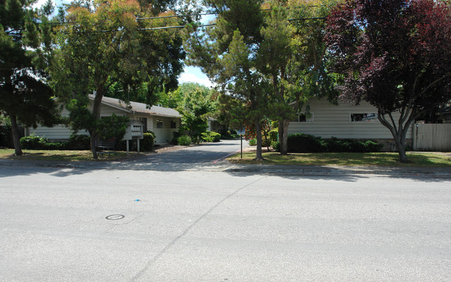 2367 Wyandotte St in Mountain View, CA - Foto de edificio - Building Photo