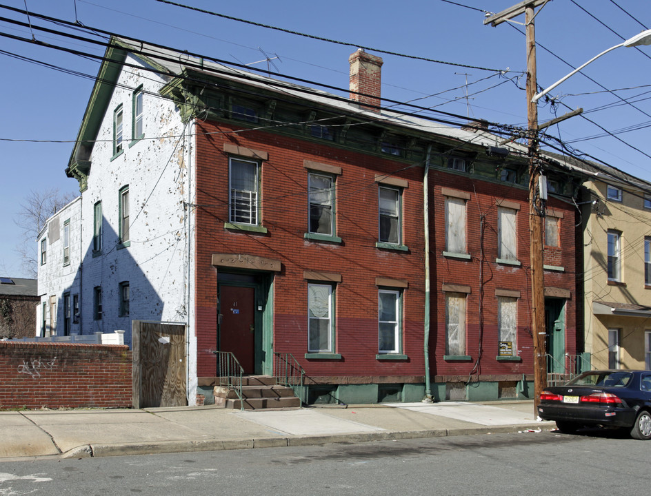 39-41 Throop Ave in New Brunswick, NJ - Foto de edificio