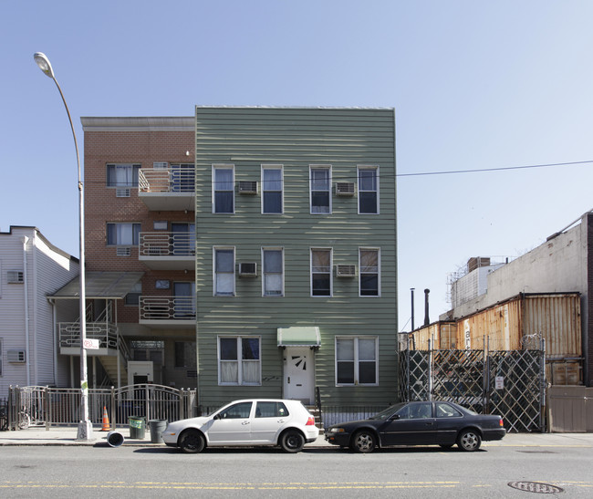 872 Lorimer St in Brooklyn, NY - Building Photo - Building Photo