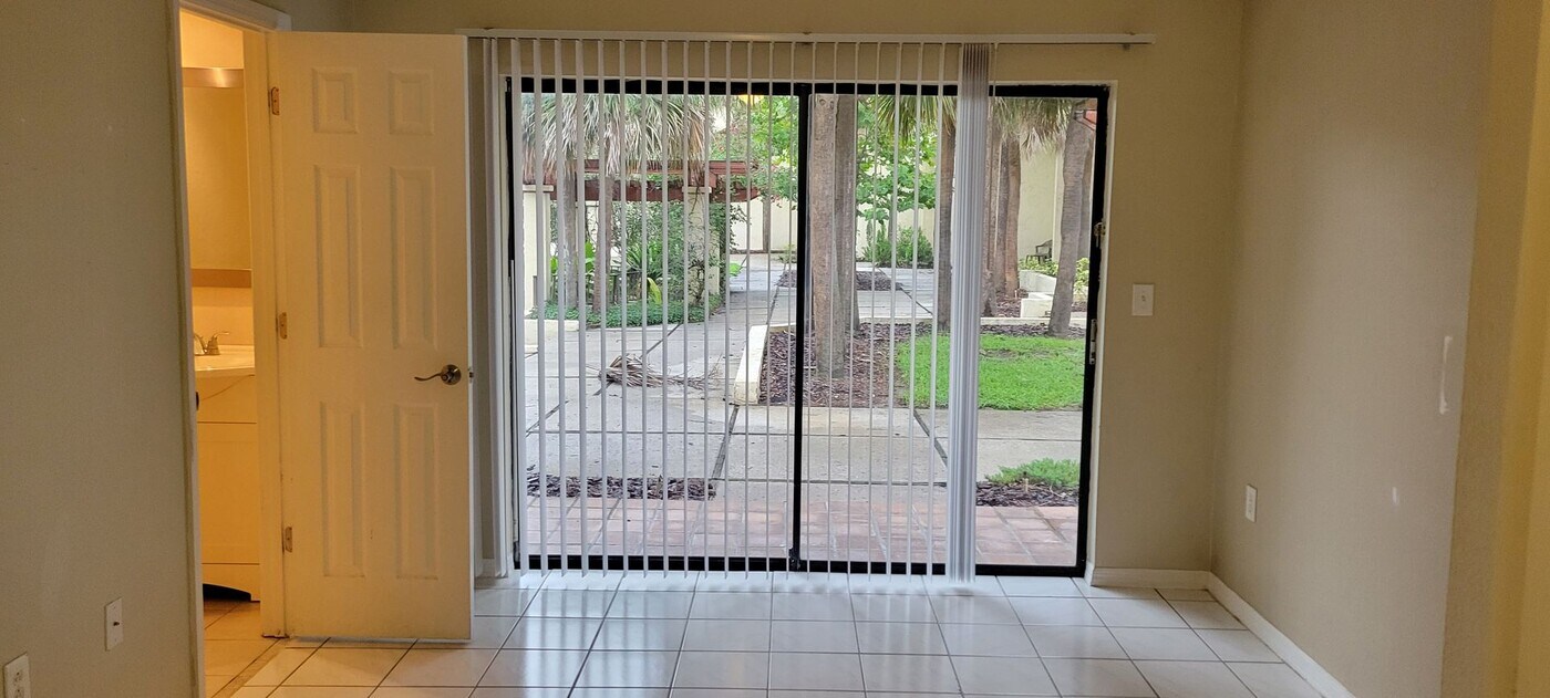 10246 Turkey Lake Rd-Unit -160 in Orlando, FL - Building Photo
