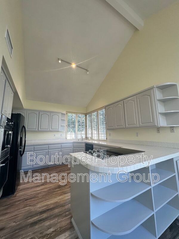 34 Lakefront in Irvine, CA - Building Photo - Building Photo