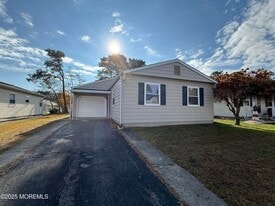 68 Virgin Islands Dr in Toms River, NJ - Building Photo