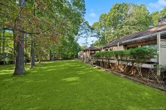 4 Ivy Pl in Shelter Island, NY - Building Photo - Building Photo