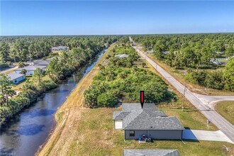 1132 Cummings St E in Lehigh Acres, FL - Building Photo - Building Photo