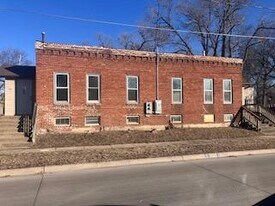 241-243 E 24th St in Des Moines, IA - Building Photo