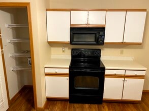 3804 Creek Hill Dr in Bettendorf, IA - Foto de edificio - Building Photo