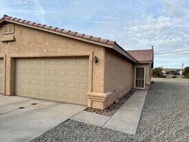 2765 Albatross Ln in Lake Havasu City, AZ - Building Photo