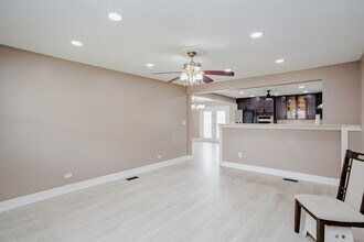 720 Durham Ln in Hoffman Estates, IL - Building Photo - Building Photo