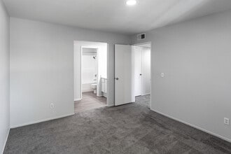 Sand Castle Apartments in La Habra, CA - Foto de edificio - Interior Photo