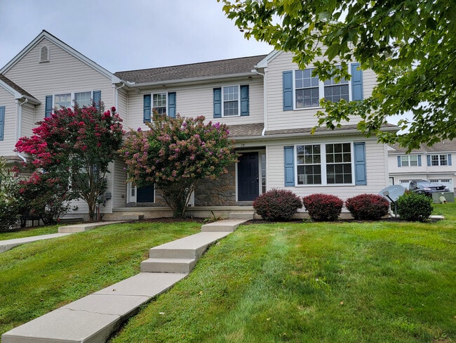 28 Bradford Dr in Leola, PA - Building Photo - Building Photo