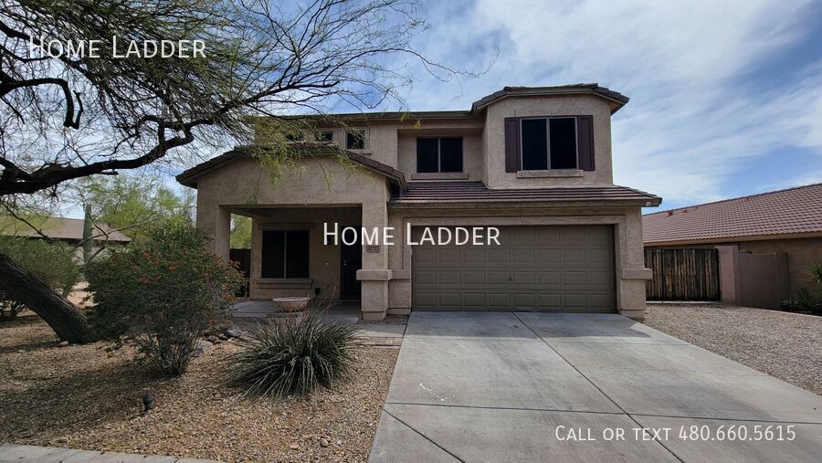 4733 E Woburn Ln in Cave Creek, AZ - Foto de edificio