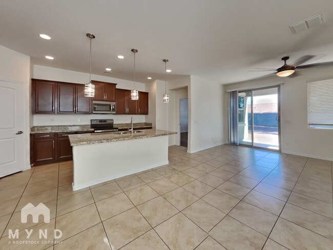 35167 N Braeden Dr in San Tan Valley, AZ - Building Photo - Building Photo