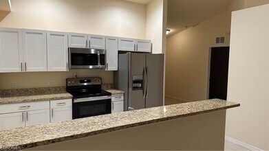 1035 Andalusia Blvd in Cape Coral, FL - Foto de edificio - Building Photo