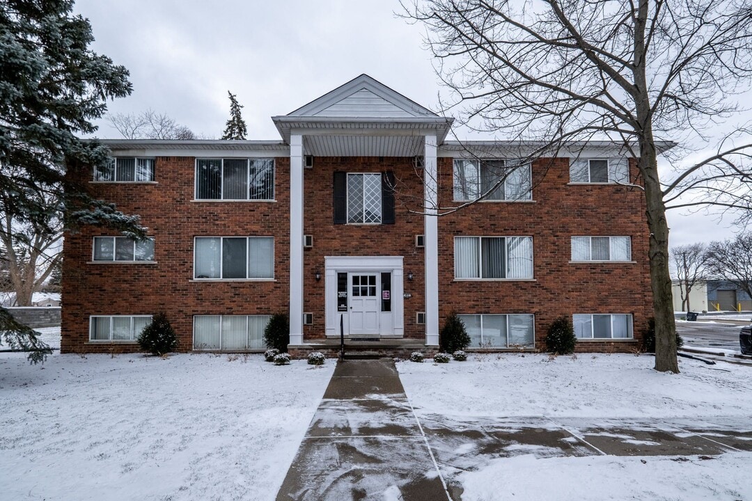 Elmwood Manor Apartments in Clawson, MI - Foto de edificio