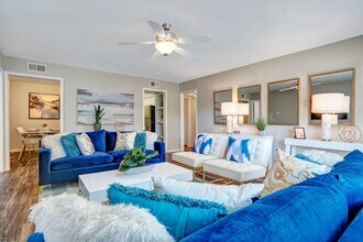 10698 Briar Forest Dr in Houston, TX - Building Photo - Building Photo